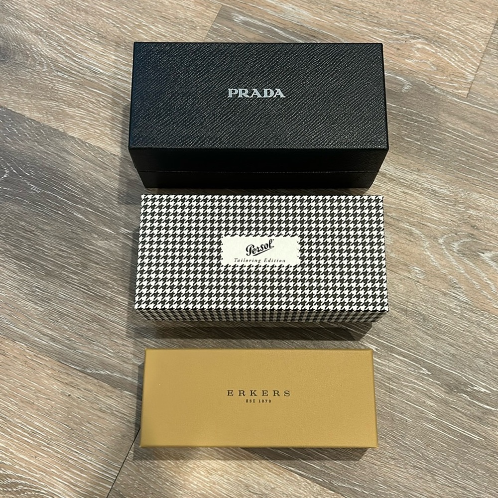 Eyeglass boxes